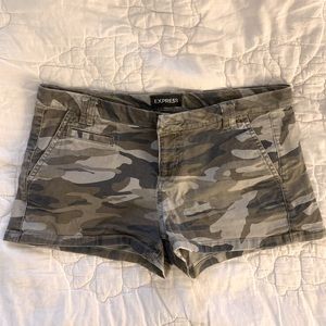Express Cotton Twill Camo Shorts Low/Mid Rise Size 2